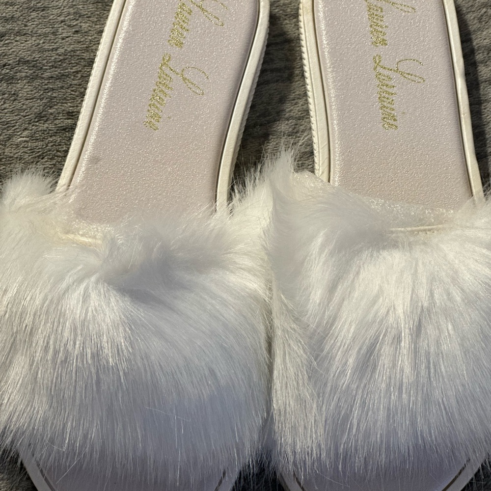 Lauren Lorraine Women's Plush White Fur Slippers